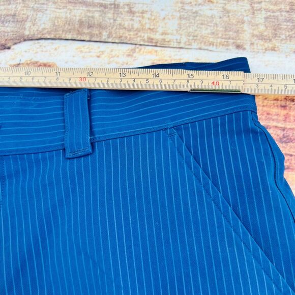 Under Armour Flat Front Chino Short Men's Size 34 Navy Blue Pinstriped Stretch - Picture 5 of 8